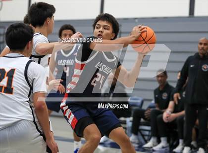 Thumbnail 1 in La Salle vs South Pasadena (Rose City Round Ball Classic) photogallery.