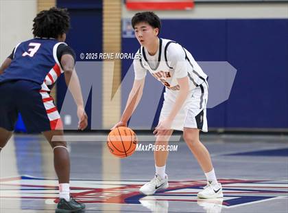 Thumbnail 2 in La Salle vs South Pasadena (Rose City Round Ball Classic) photogallery.
