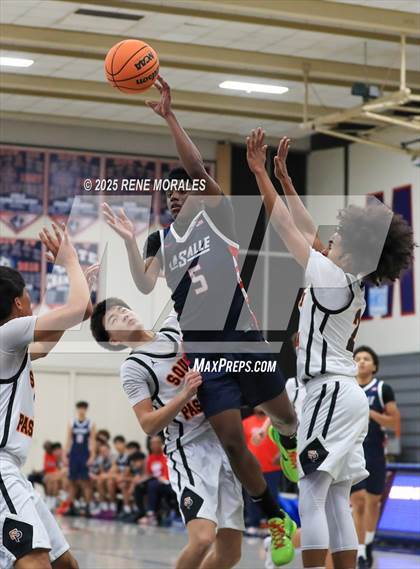 Thumbnail 2 in La Salle vs South Pasadena (Rose City Round Ball Classic) photogallery.