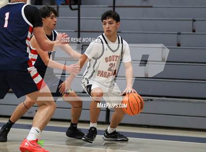 Thumbnail 2 in La Salle vs South Pasadena (Rose City Round Ball Classic) photogallery.