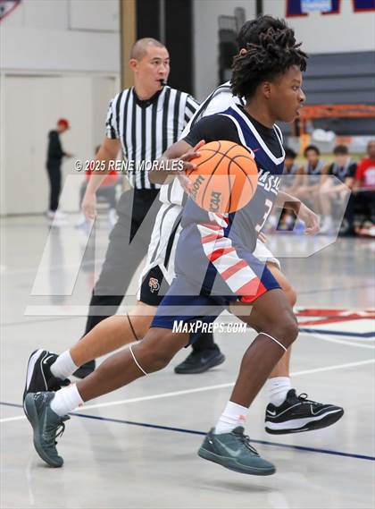 Thumbnail 2 in La Salle vs South Pasadena (Rose City Round Ball Classic) photogallery.