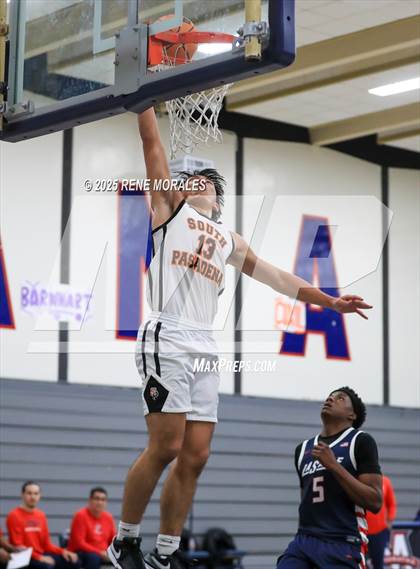 Thumbnail 3 in La Salle vs South Pasadena (Rose City Round Ball Classic) photogallery.