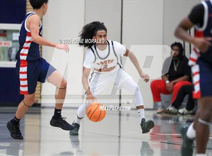 Thumbnail 1 in La Salle vs South Pasadena (Rose City Round Ball Classic) photogallery.