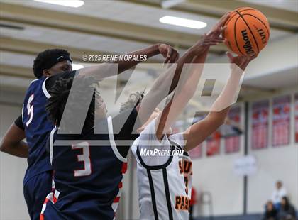 Thumbnail 2 in La Salle vs South Pasadena (Rose City Round Ball Classic) photogallery.