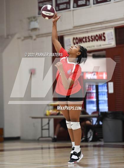 Thumbnail 1 in John Curtis Christian @ De La Salle (JV) photogallery.