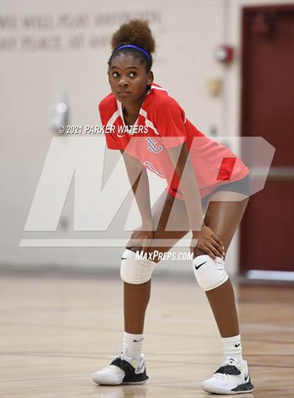 Thumbnail 2 in John Curtis Christian @ De La Salle (JV) photogallery.