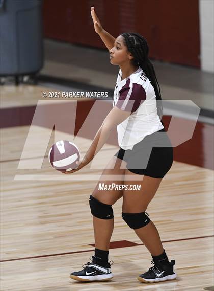 Thumbnail 3 in John Curtis Christian @ De La Salle (JV) photogallery.