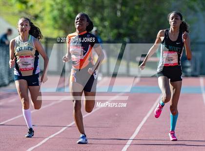 Thumbnail 1 in 2018 Loucks Games (Women's 200 Meter Dash) photogallery.