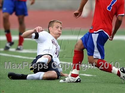 Thumbnail 2 in Wakeland vs Pearce (Class 4A, Region II semifinal) photogallery.