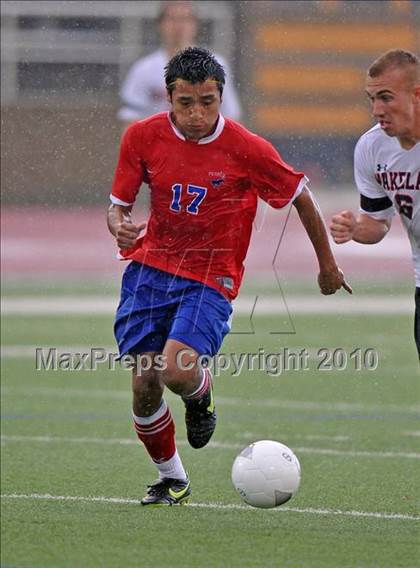 Thumbnail 2 in Wakeland vs Pearce (Class 4A, Region II semifinal) photogallery.