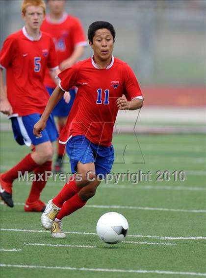 Thumbnail 1 in Wakeland vs Pearce (Class 4A, Region II semifinal) photogallery.