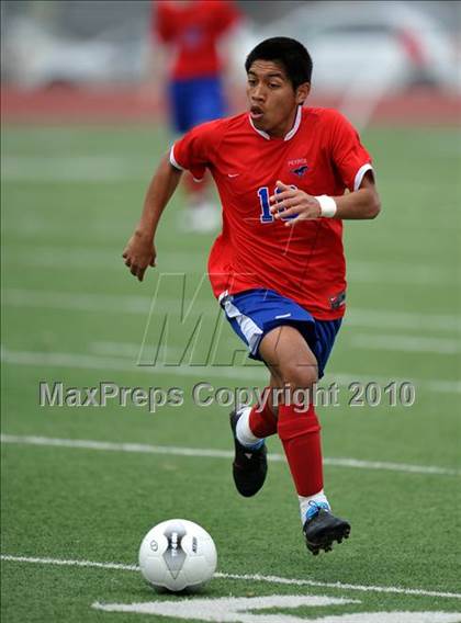 Thumbnail 1 in Wakeland vs Pearce (Class 4A, Region II semifinal) photogallery.