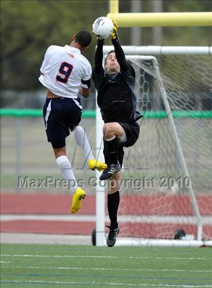Thumbnail 3 in Wakeland vs Pearce (Class 4A, Region II semifinal) photogallery.
