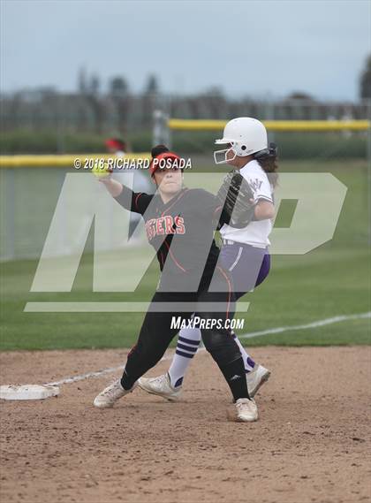 Thumbnail 2 in Washington Union vs. Woodlake (Easter Classic) photogallery.