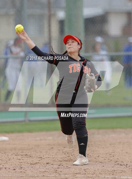 Thumbnail 3 in Washington Union vs. Woodlake (Easter Classic) photogallery.