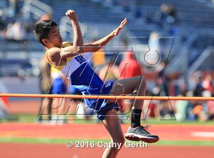 Thumbnail 2 in Santa Clara vs Saratoga (Duel Track Meet) photogallery.