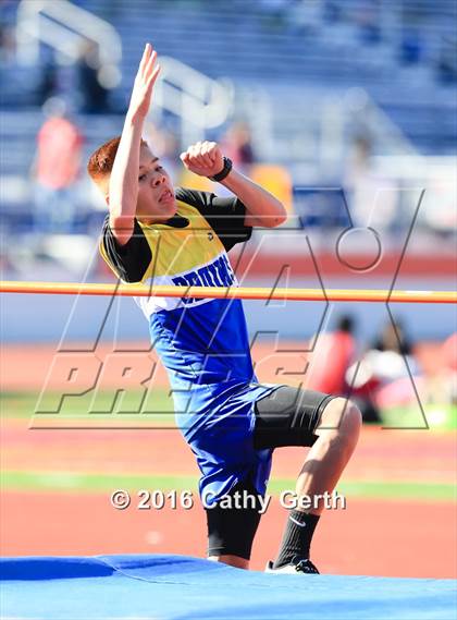 Thumbnail 3 in Santa Clara vs Saratoga (Duel Track Meet) photogallery.