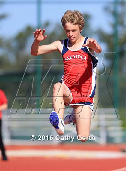 Thumbnail 3 in Santa Clara vs Saratoga (Duel Track Meet) photogallery.