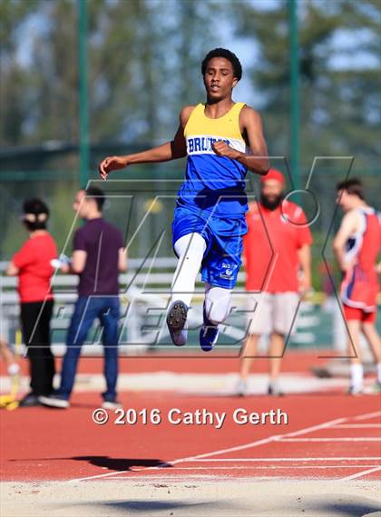 Thumbnail 1 in Santa Clara vs Saratoga (Duel Track Meet) photogallery.