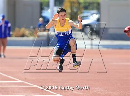 Thumbnail 3 in Santa Clara vs Saratoga (Duel Track Meet) photogallery.