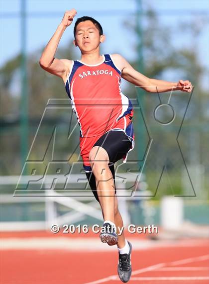 Thumbnail 3 in Santa Clara vs Saratoga (Duel Track Meet) photogallery.
