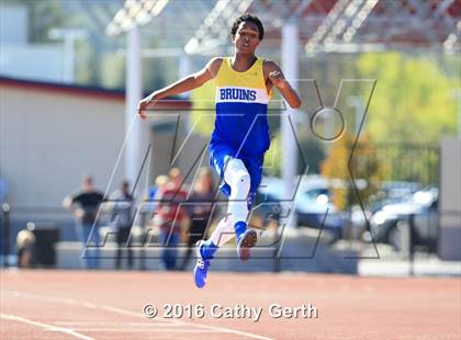Thumbnail 3 in Santa Clara vs Saratoga (Duel Track Meet) photogallery.