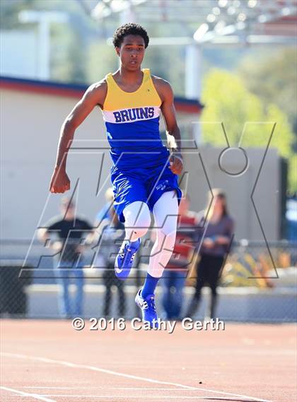 Thumbnail 2 in Santa Clara vs Saratoga (Duel Track Meet) photogallery.