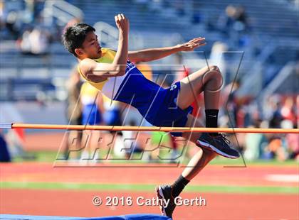 Thumbnail 3 in Santa Clara vs Saratoga (Duel Track Meet) photogallery.