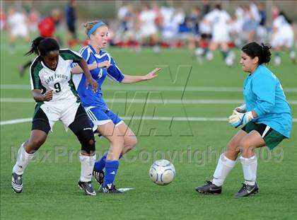 Thumbnail 3 in Pomona Catholic vs. Charter Oak photogallery.