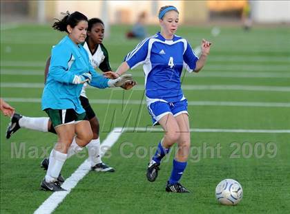 Thumbnail 3 in Pomona Catholic vs. Charter Oak photogallery.