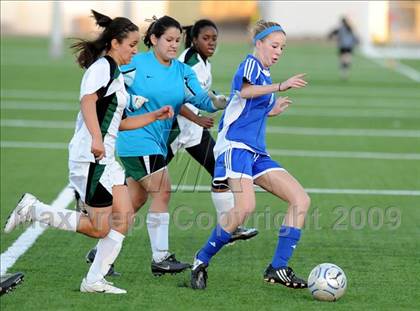 Thumbnail 2 in Pomona Catholic vs. Charter Oak photogallery.