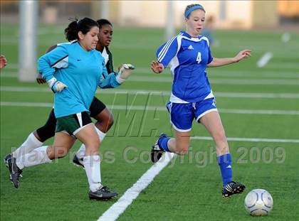 Thumbnail 2 in Pomona Catholic vs. Charter Oak photogallery.