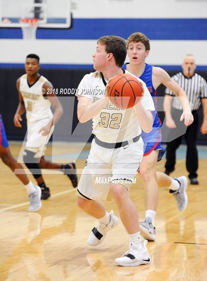 Thumbnail 3 in Grapevine vs. Conroe (McDonald's Texas Invitational) photogallery.