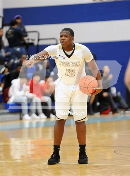 Thumbnail 2 in Grapevine vs. Conroe (McDonald's Texas Invitational) photogallery.