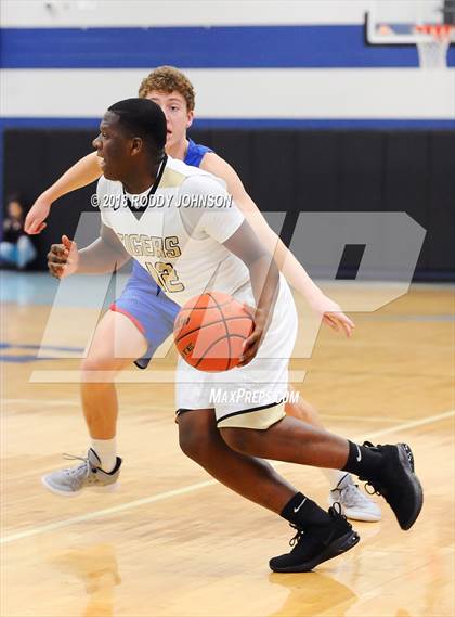 Thumbnail 1 in Grapevine vs. Conroe (McDonald's Texas Invitational) photogallery.