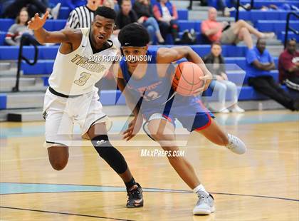 Thumbnail 2 in Grapevine vs. Conroe (McDonald's Texas Invitational) photogallery.