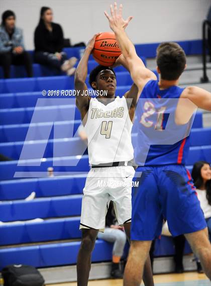 Thumbnail 3 in Grapevine vs. Conroe (McDonald's Texas Invitational) photogallery.