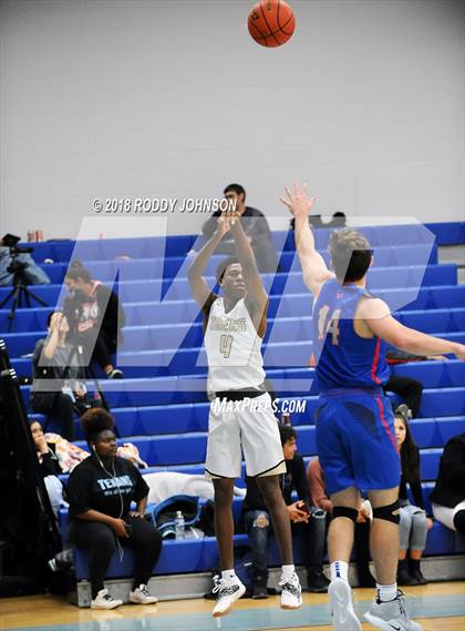 Thumbnail 2 in Grapevine vs. Conroe (McDonald's Texas Invitational) photogallery.