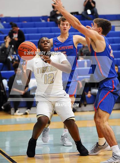 Thumbnail 3 in Grapevine vs. Conroe (McDonald's Texas Invitational) photogallery.