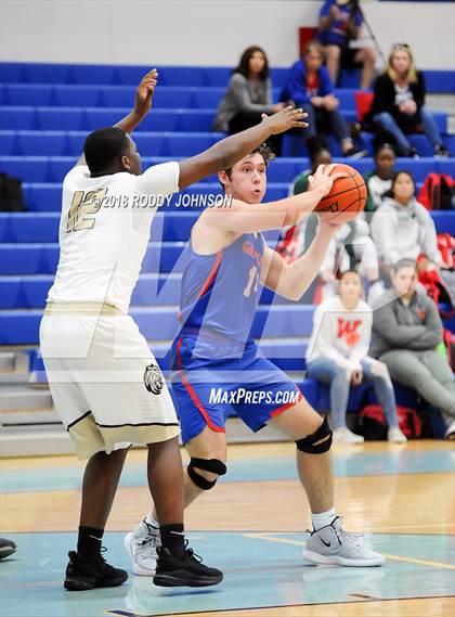 Thumbnail 3 in Grapevine vs. Conroe (McDonald's Texas Invitational) photogallery.