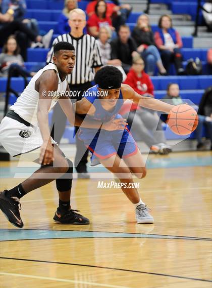 Thumbnail 1 in Grapevine vs. Conroe (McDonald's Texas Invitational) photogallery.