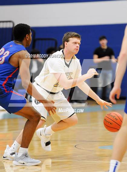 Thumbnail 2 in Grapevine vs. Conroe (McDonald's Texas Invitational) photogallery.