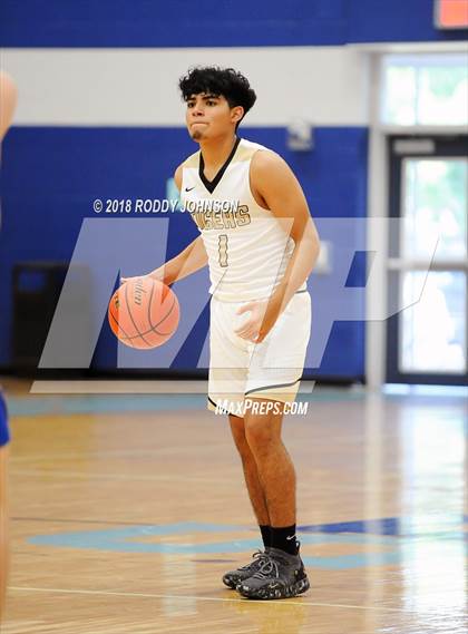 Thumbnail 1 in Grapevine vs. Conroe (McDonald's Texas Invitational) photogallery.