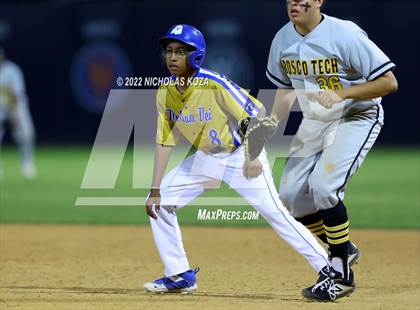 Thumbnail 2 in Bosco Tech vs. Verbum Dei photogallery.