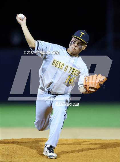 Thumbnail 1 in Bosco Tech vs. Verbum Dei photogallery.