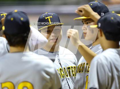 Thumbnail 2 in Bosco Tech vs. Verbum Dei photogallery.