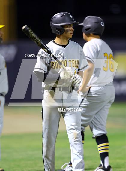 Thumbnail 2 in Bosco Tech vs. Verbum Dei photogallery.