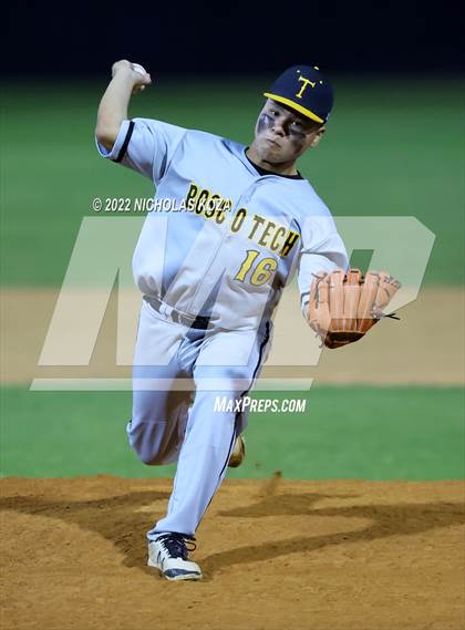 Thumbnail 3 in Bosco Tech vs. Verbum Dei photogallery.