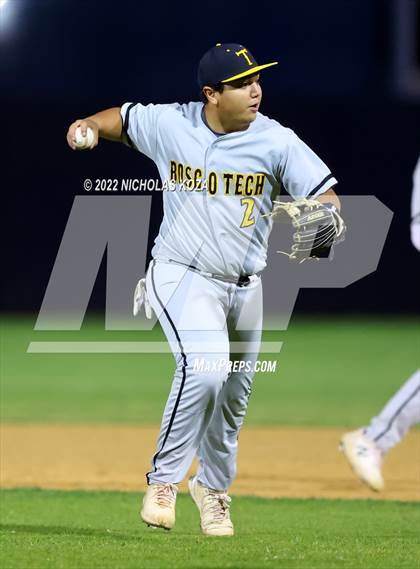 Thumbnail 2 in Bosco Tech vs. Verbum Dei photogallery.