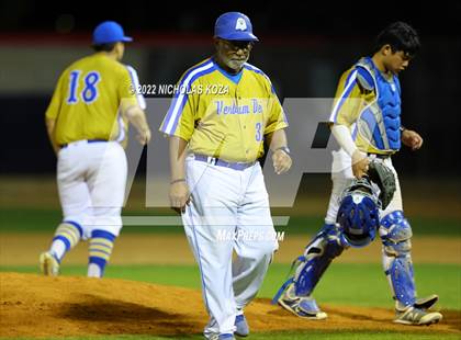 Thumbnail 2 in Bosco Tech vs. Verbum Dei photogallery.